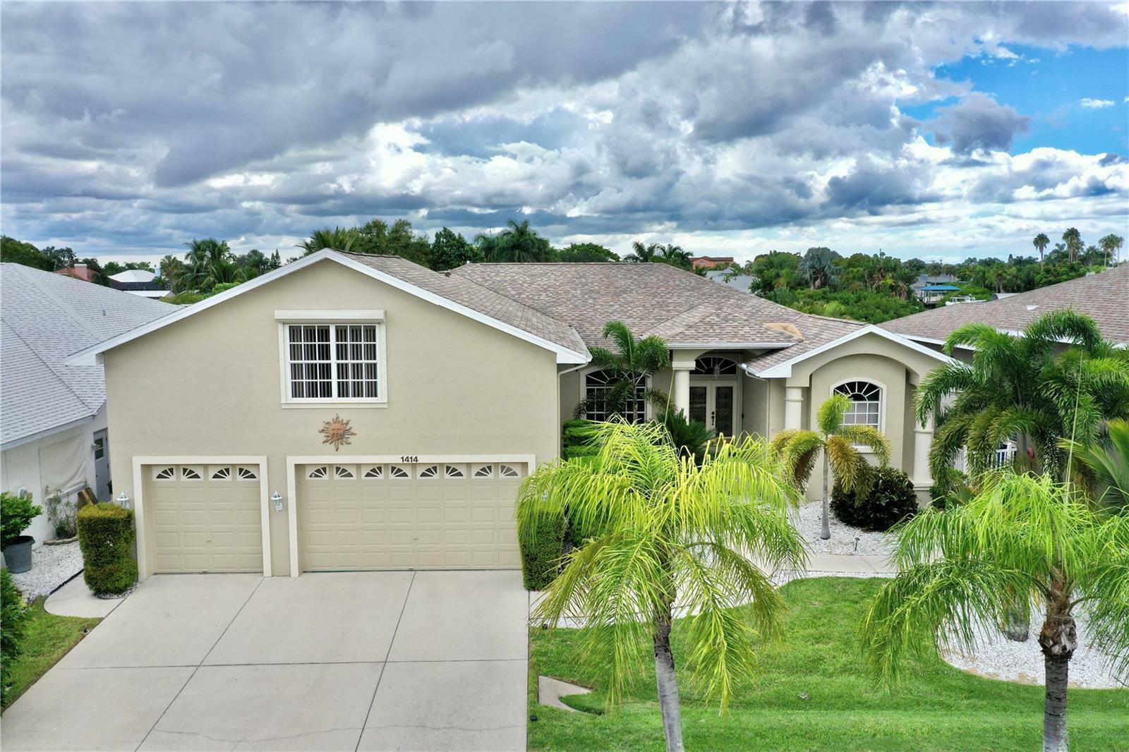 Property Photo:  1414 Beach Club Lane  FL 33572 