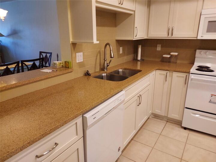 Property Photo: 9604 Cortez Road W 114 FL 34210