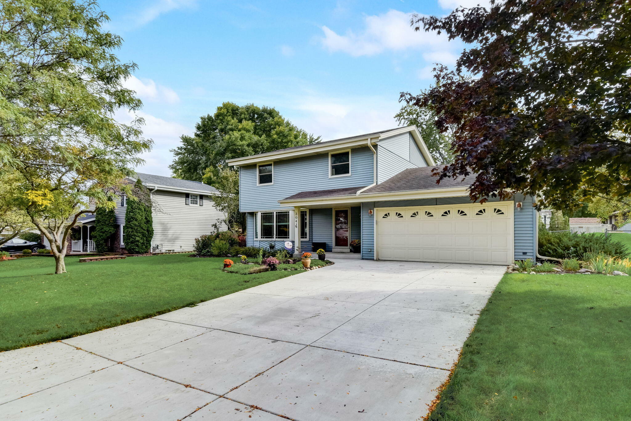 Property Photo:  3041 W Thorncrest Dr  WI 53132 