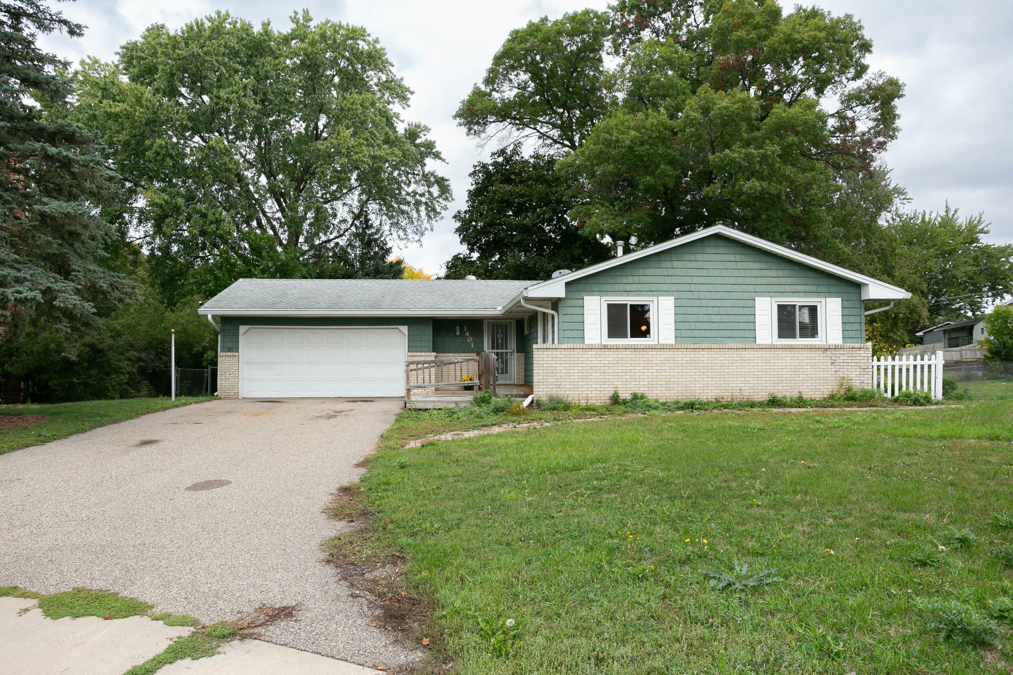 Property Photo:  1401 Park Hills Court  MN 55125 