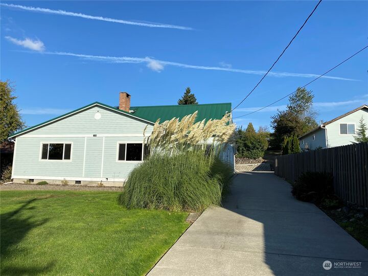 Property Photo: 1006 15th Ave WA 98354