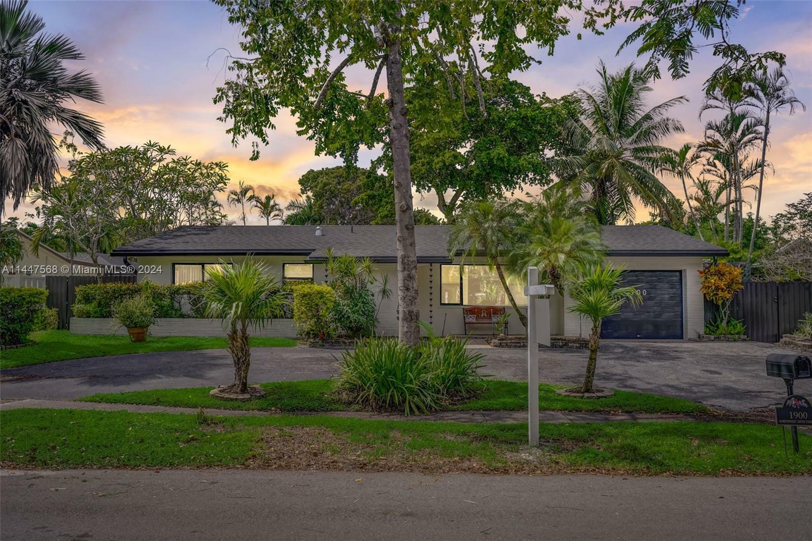 Property Photo: 1900 NW 105th Ter FL 33026
