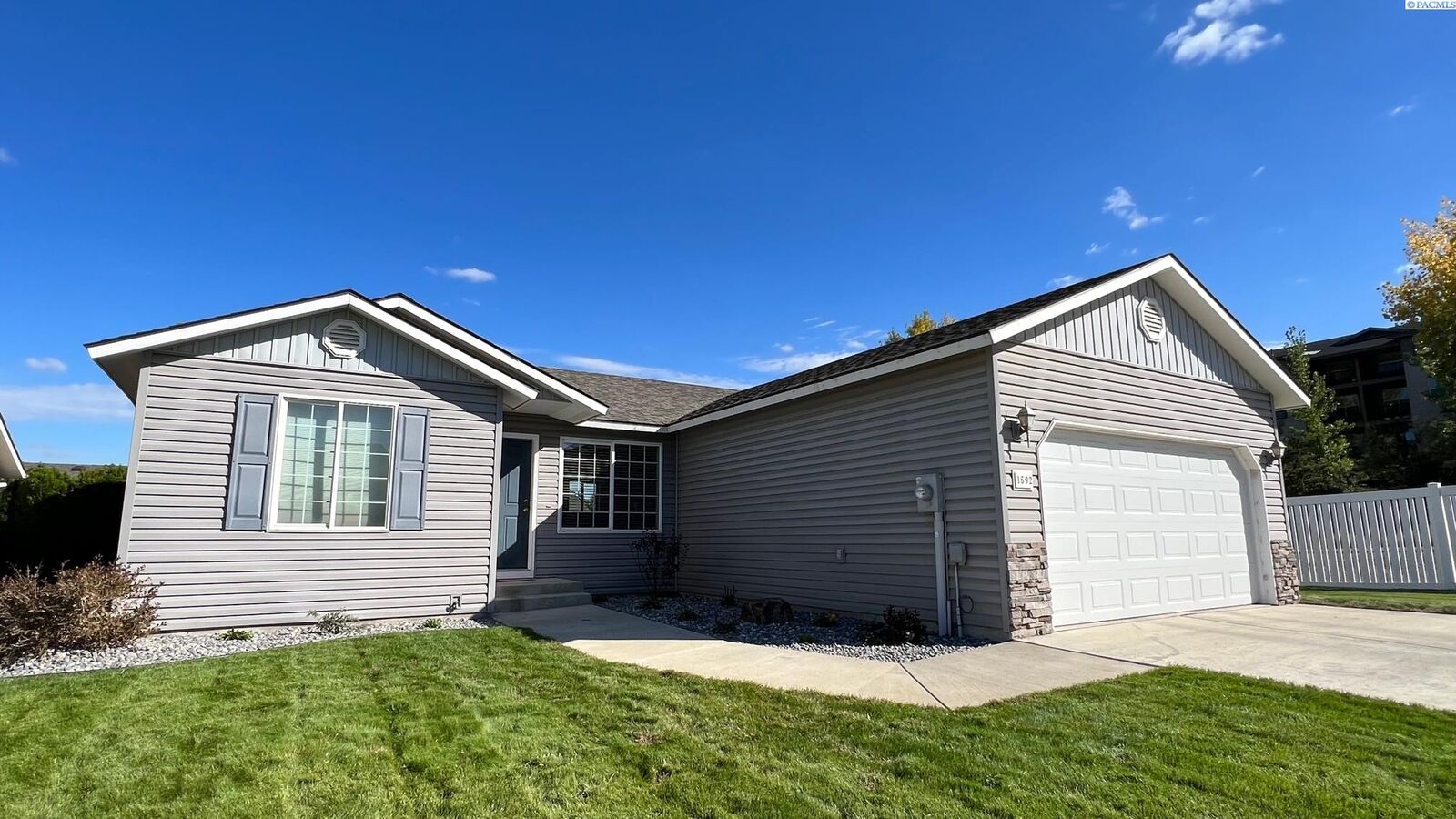 Property Photo: 1692 Foxglove Ave. WA 99352-8569