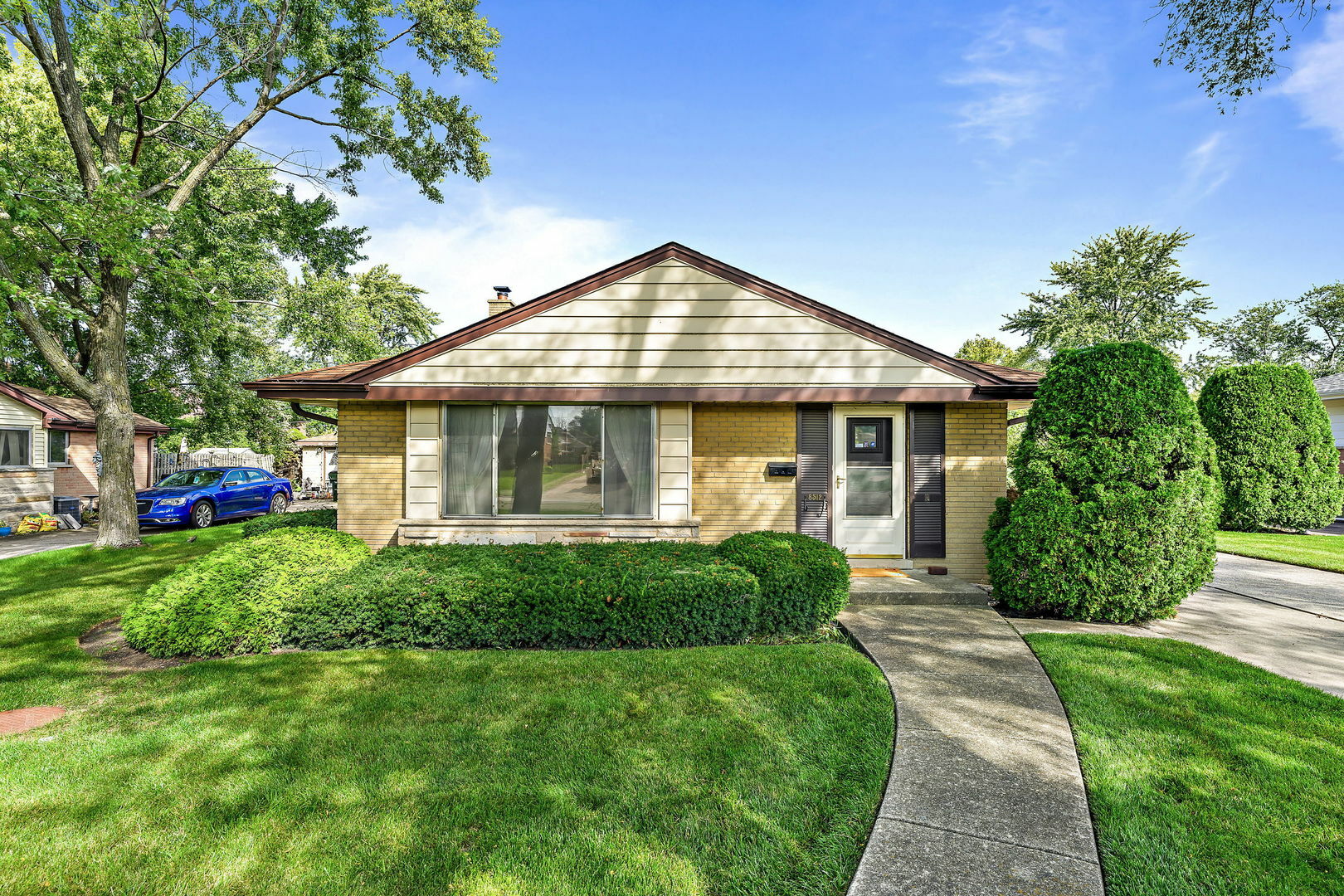 Property Photo:  8512 W Crain Street  IL 60714 