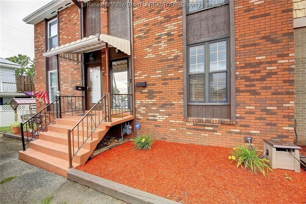 Property Photo: 712 Oak Street WV 25309