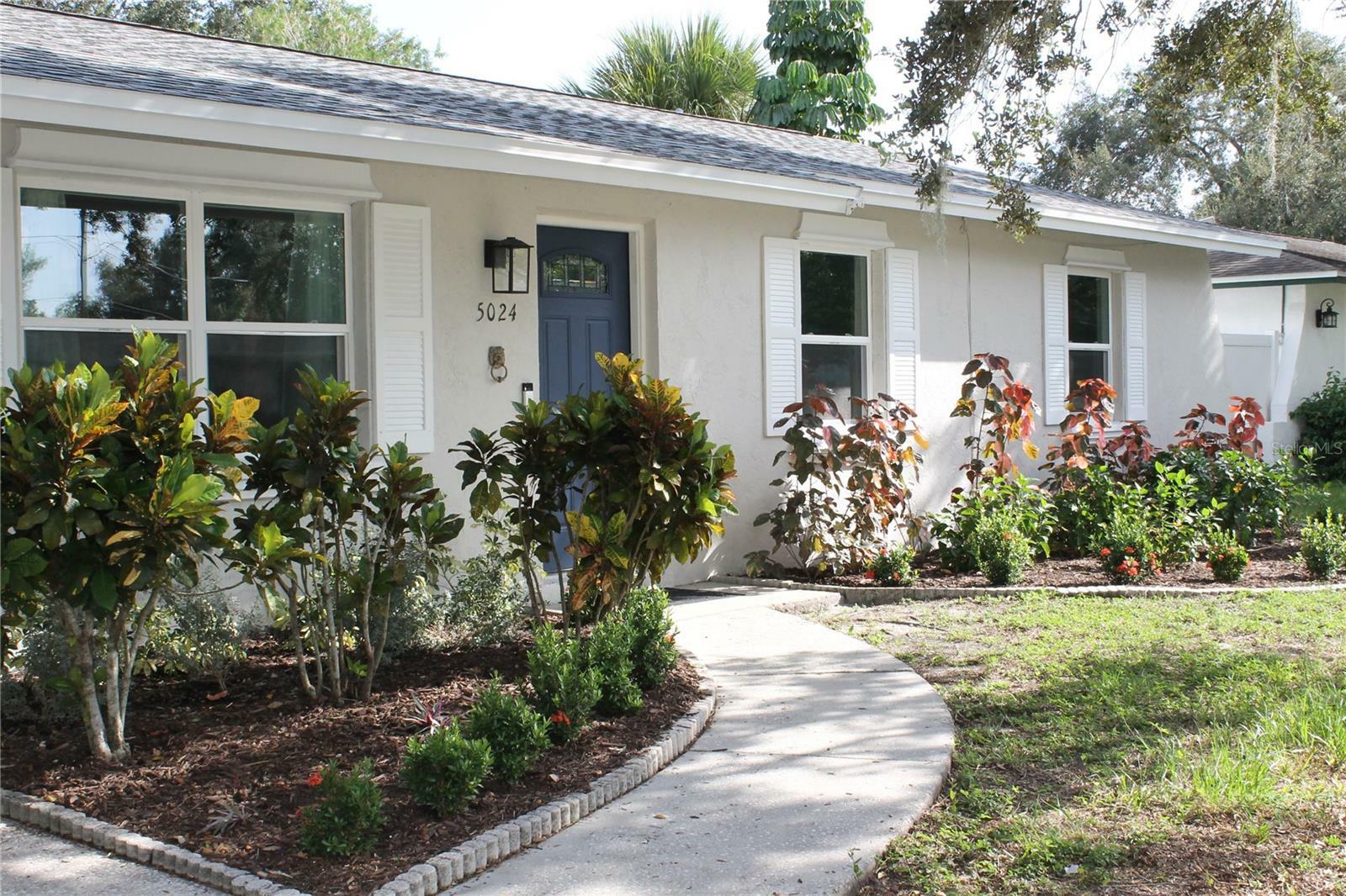 Property Photo:  5024 Vinson Way  FL 34232 