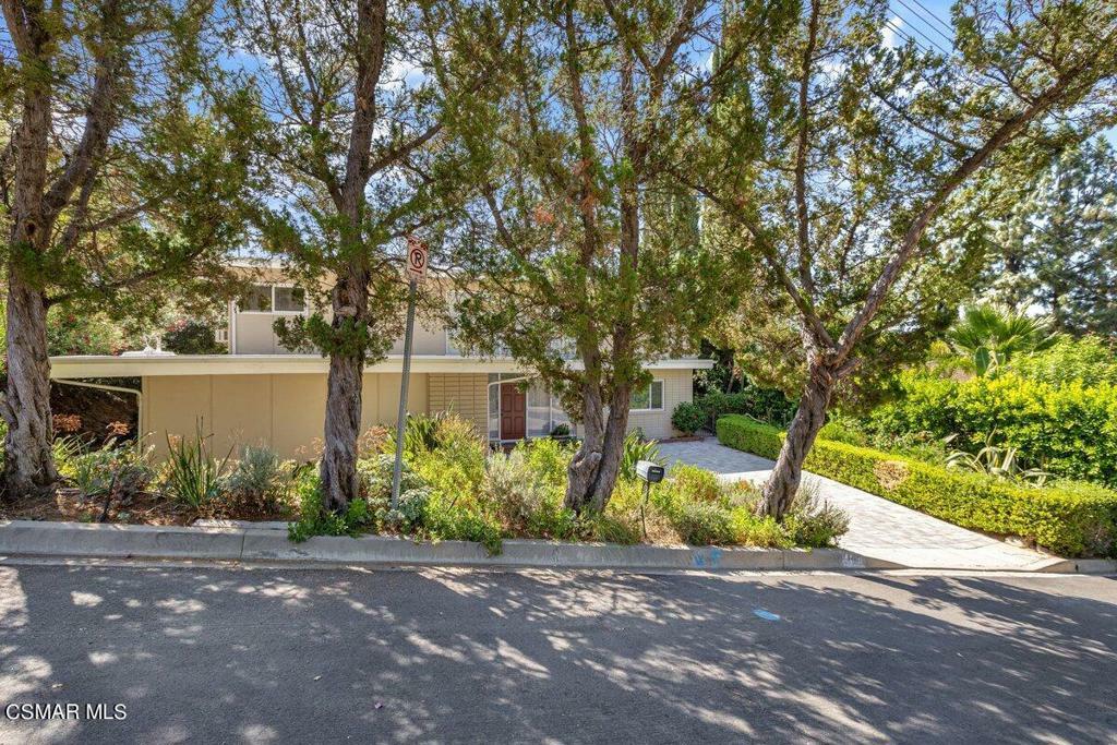 Property Photo:  4401 Pampas Road  CA 91364 