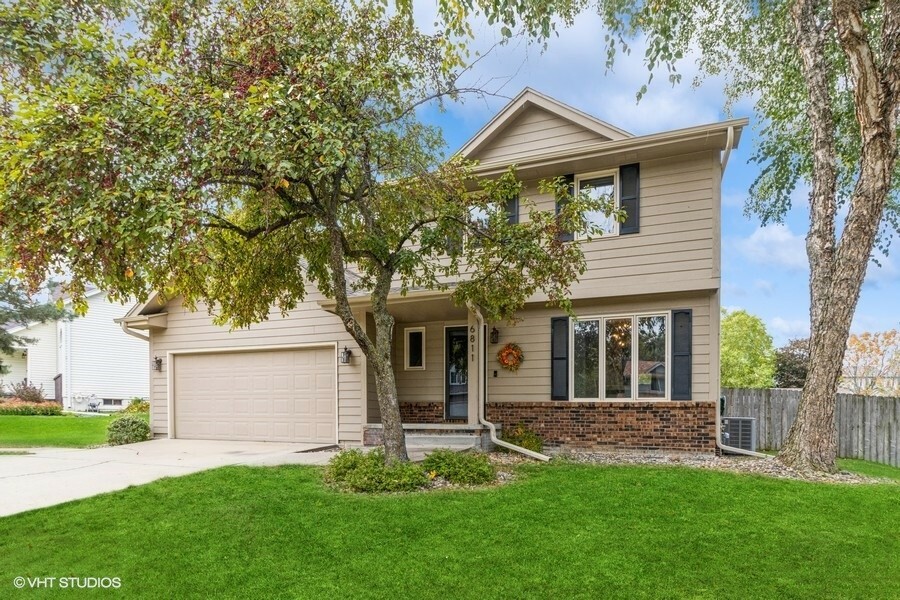 Property Photo:  6811 Mill Pond Drive  IA 50322 