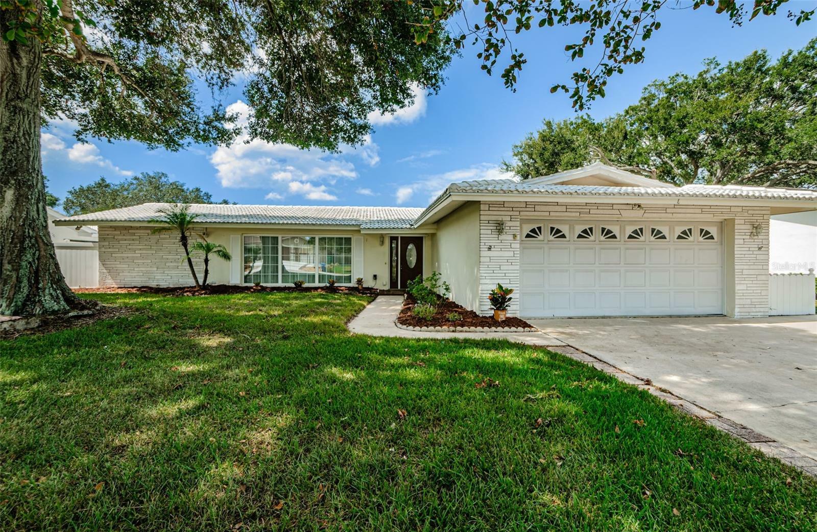 Property Photo: 10352 137th Lane FL 33774