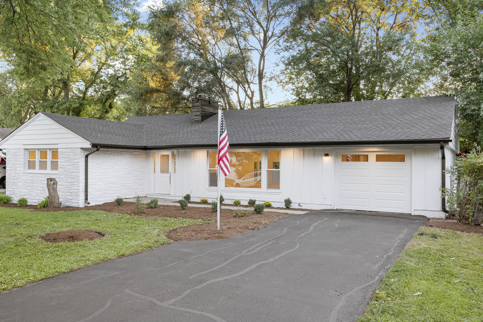 Property Photo:  427 S 9th Street  IL 60174 