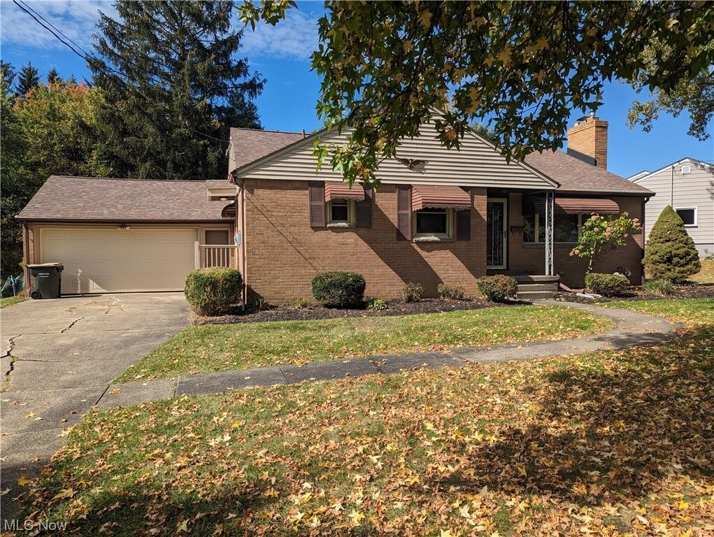 Property Photo:  32 Orchard Drive  OH 44514 