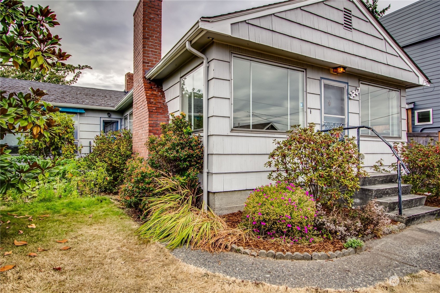 Property Photo:  3247 Belvidere Avenue SW  WA 98126 