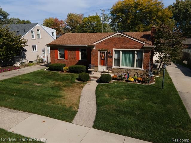 Property Photo:  21405 Prestwick Avenue  MI 48225 