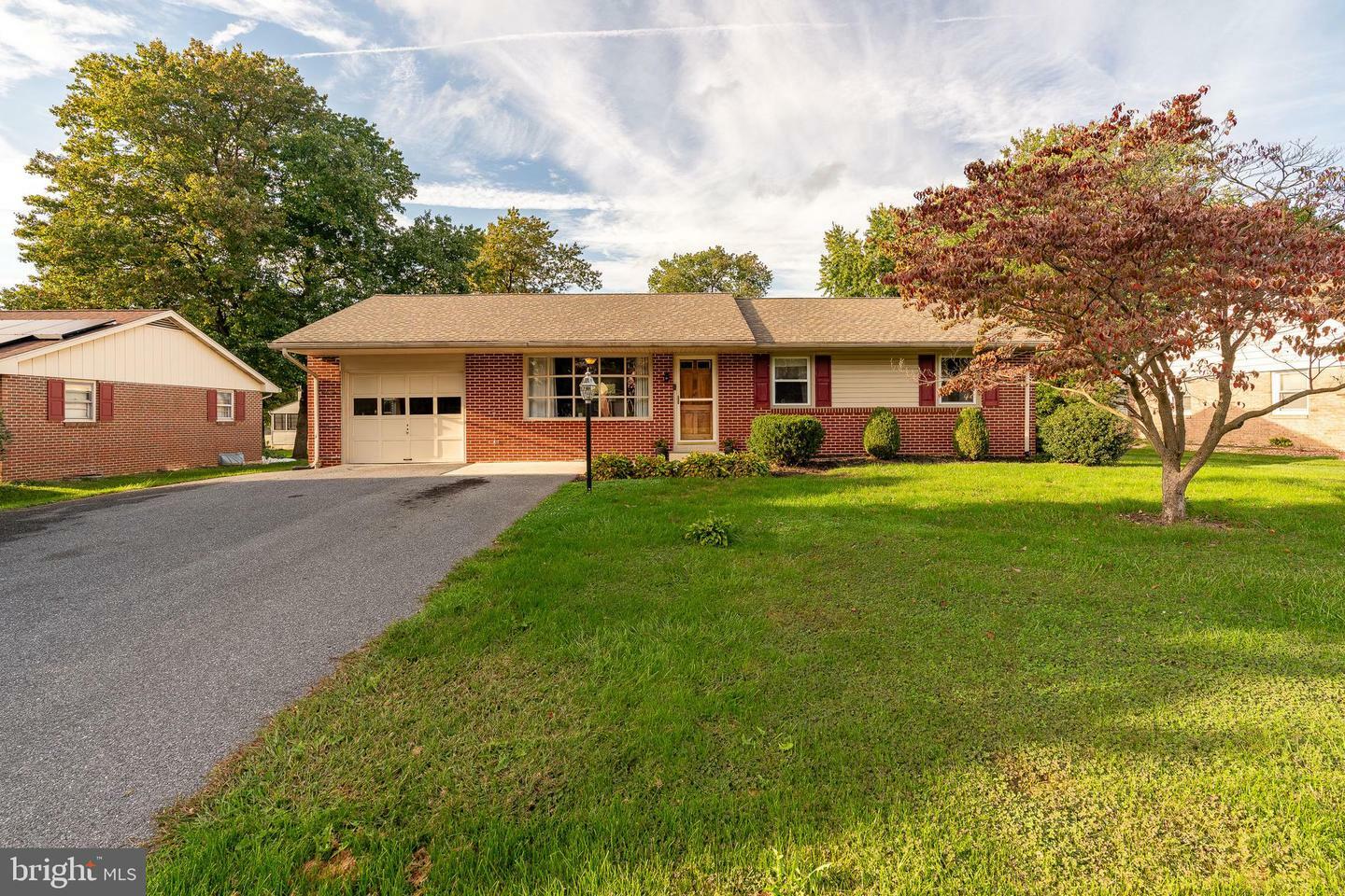 Property Photo:  105 Woodlawn Drive  PA 17584 