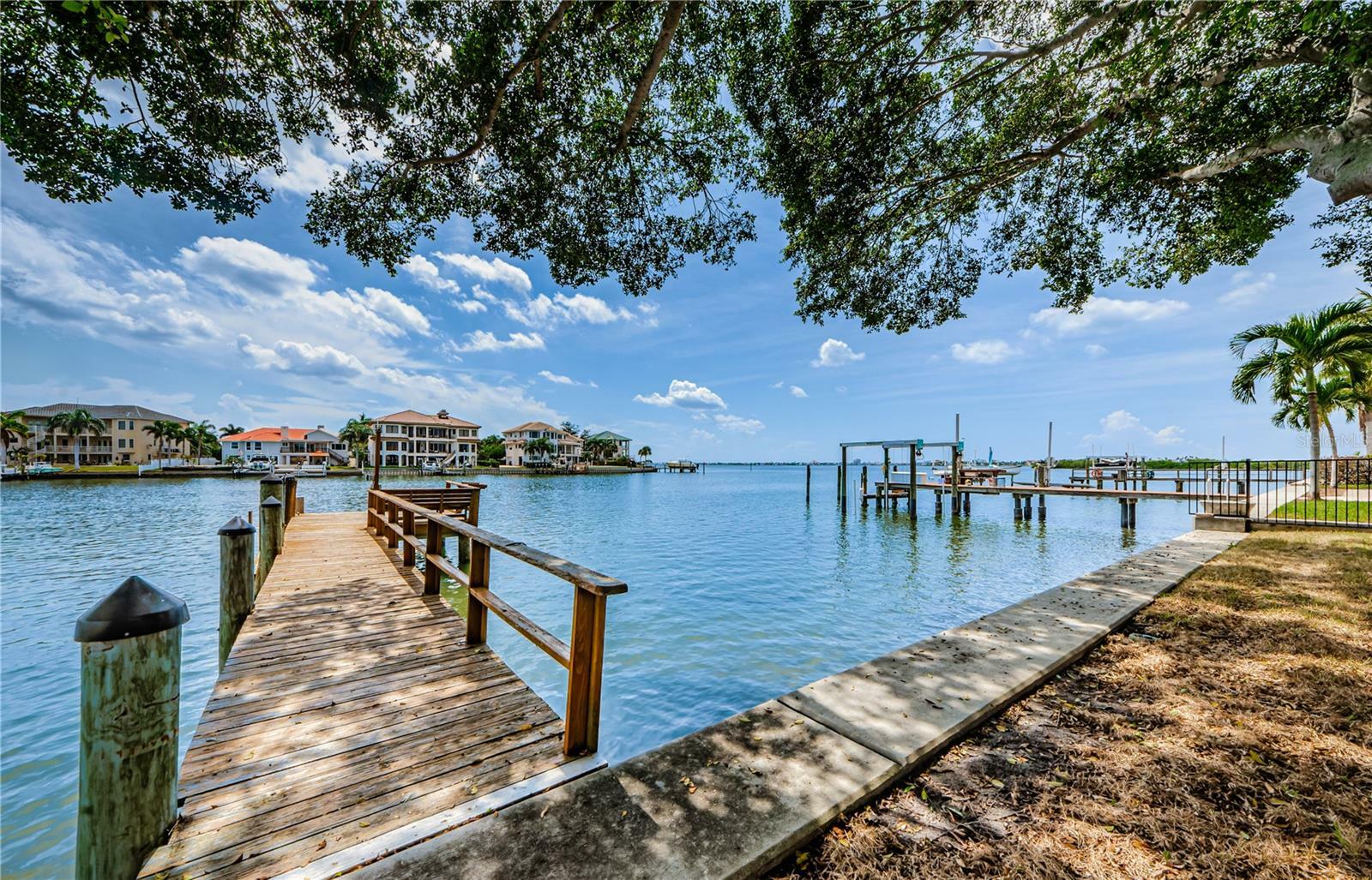 Property Photo:  2000 Dolphin Boulevard S  FL 33707 