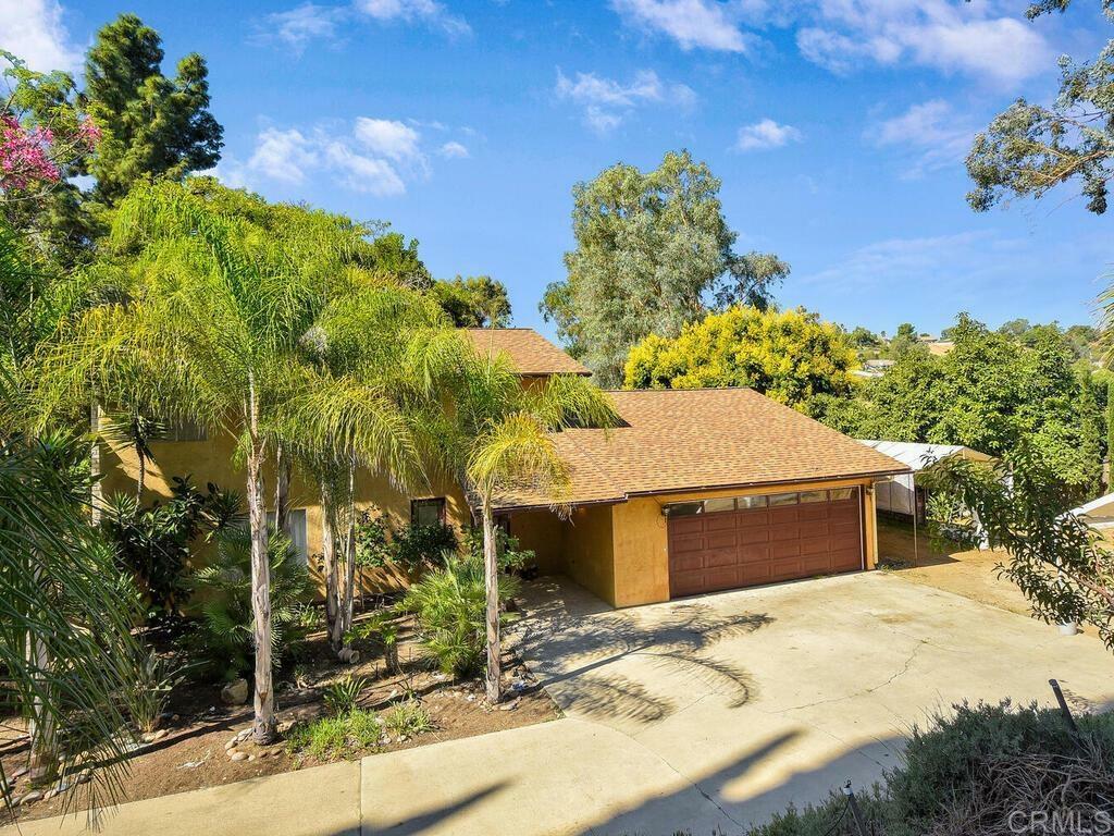 Property Photo:  752 Palomino Rd  CA 92028 