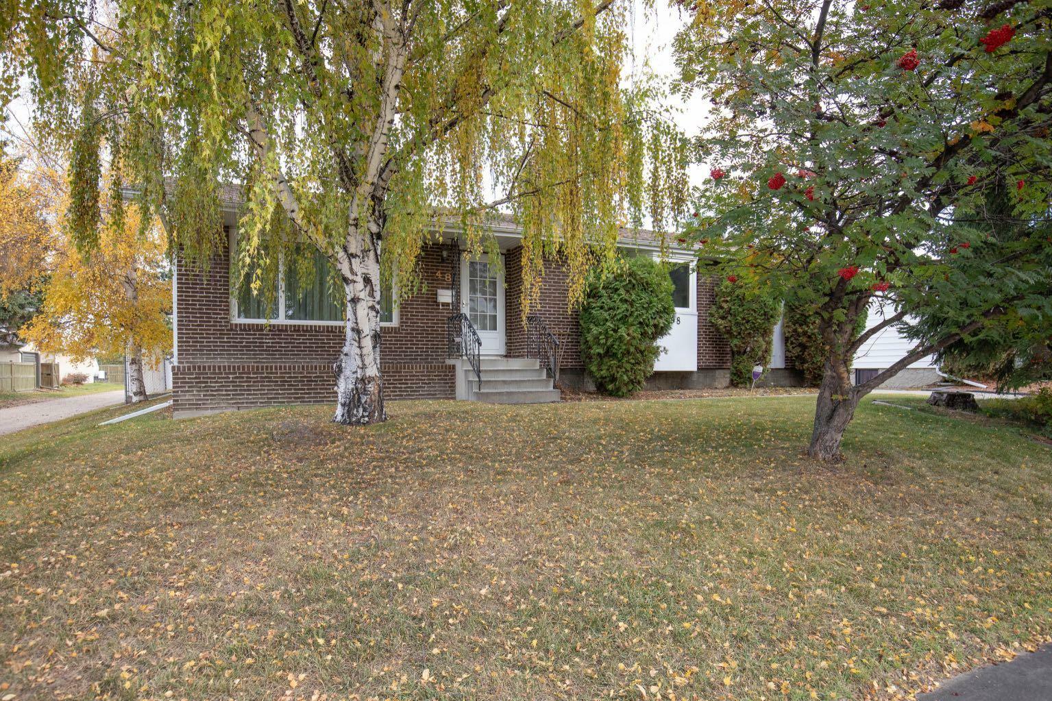 Property Photo: 48 Ward Crescent AB T4N 5Y4