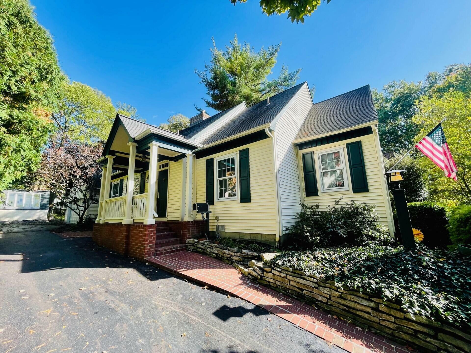 Property Photo: 696 Oxford Street OH 43085
