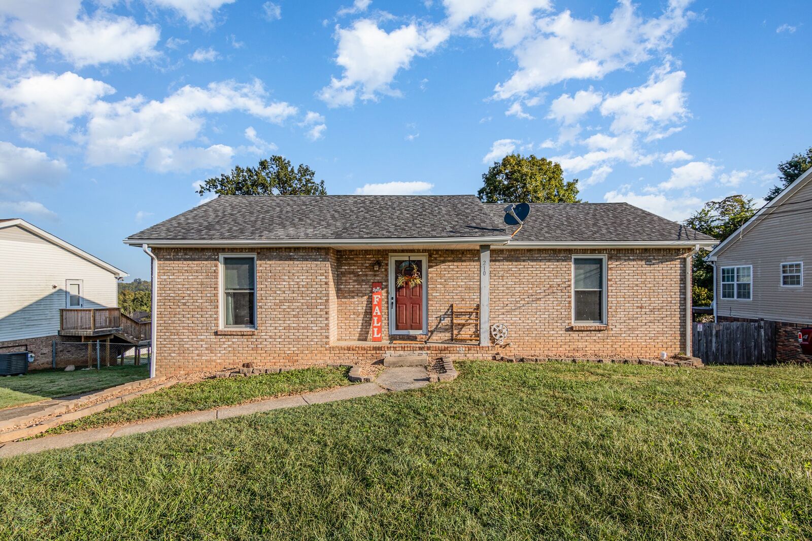 Property Photo: 210 Windmeade Cir TN 37042