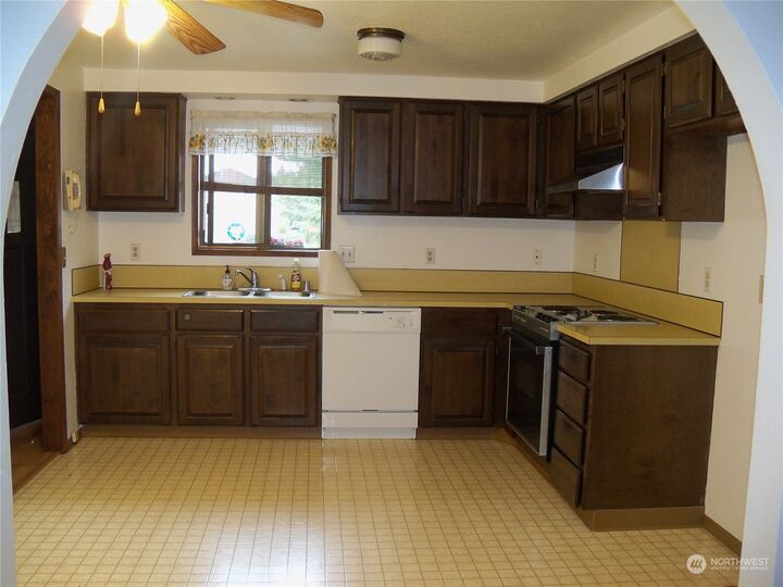 Property Photo:  5402 Oriole Drive  WA 98632 