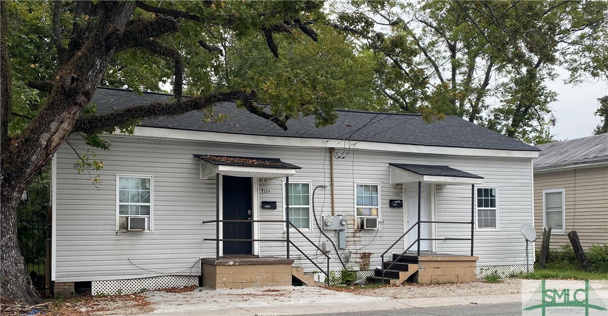 Property Photo:  1352 Augusta Avenue  GA 31415 