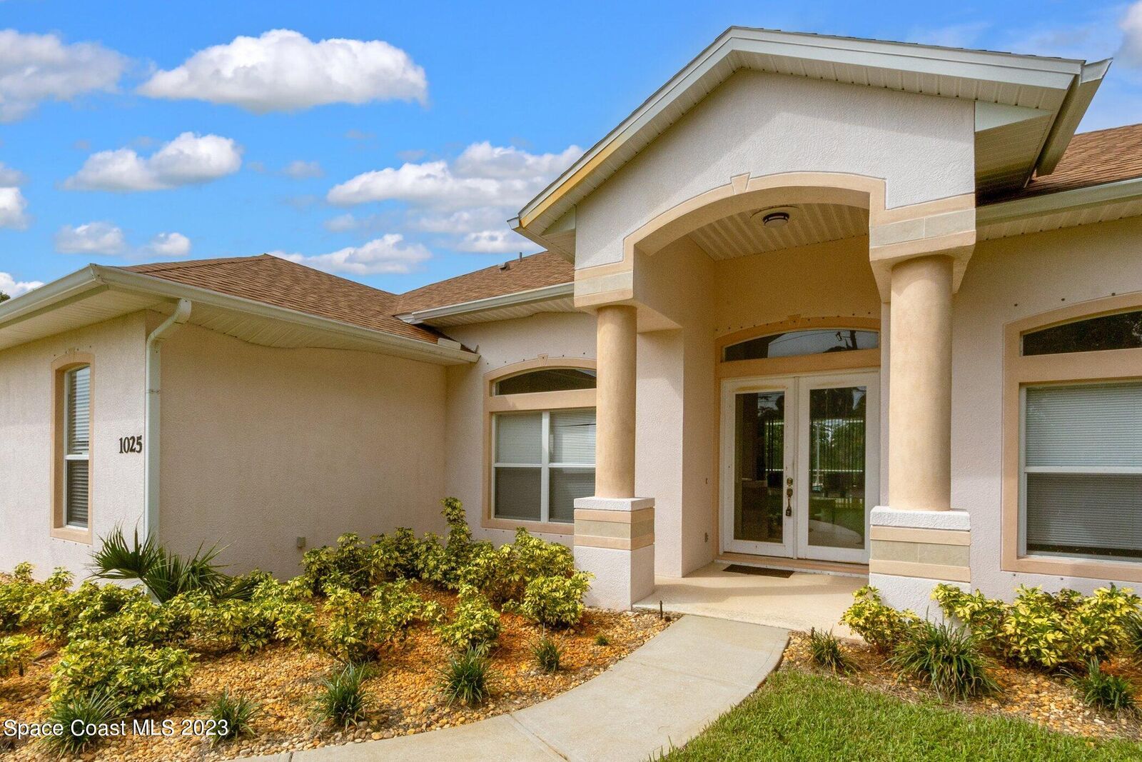 Property Photo:  1025 Newfound Harbor Drive  FL 32952 