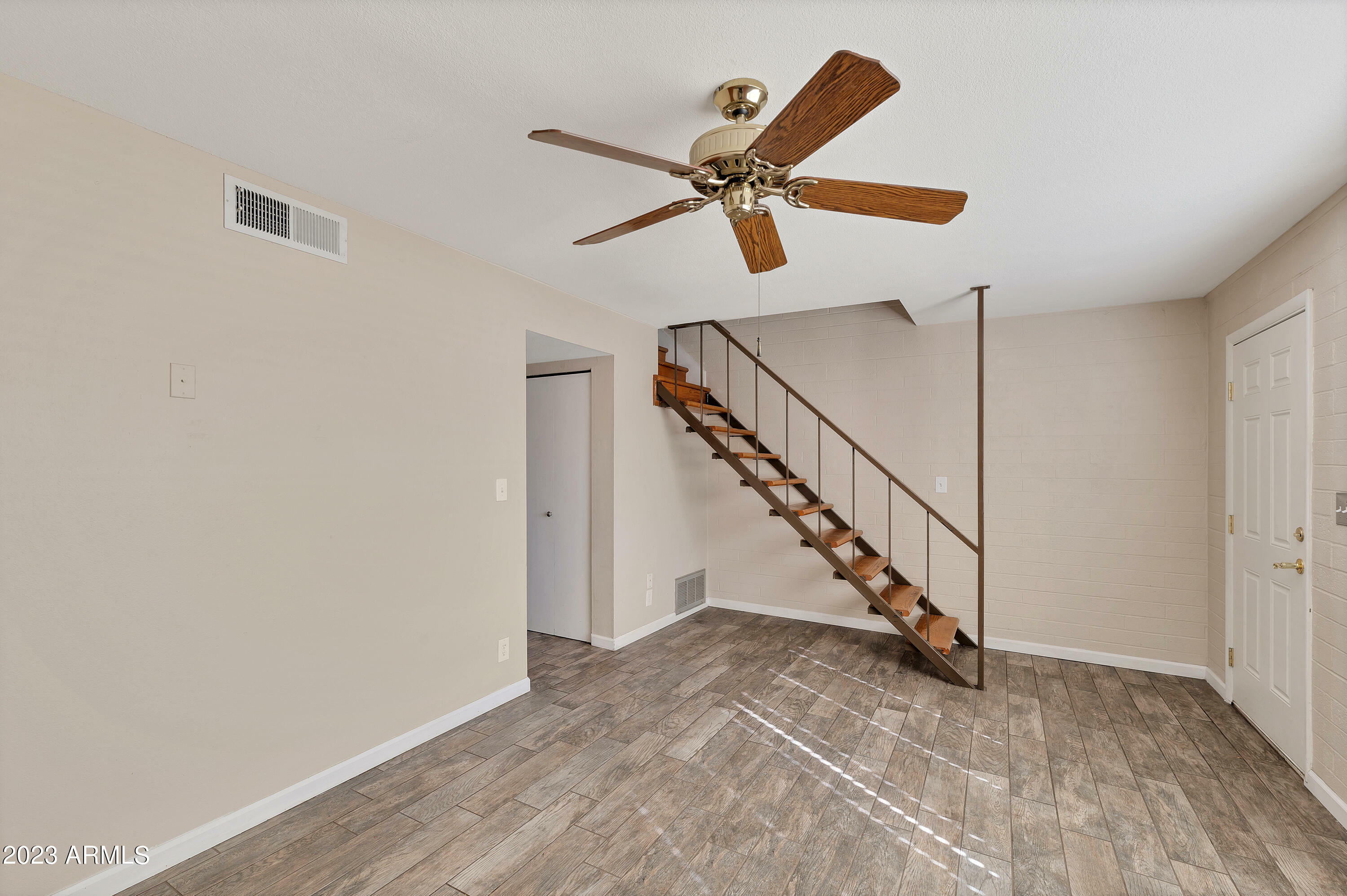 Property Photo: 5439 N Black Canyon Highway AZ 85015