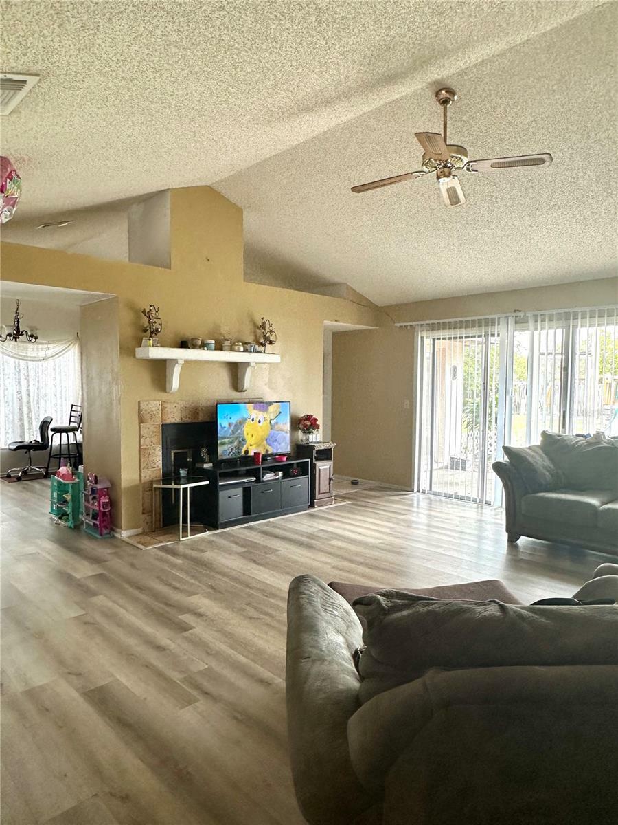 Property Photo:  2737 Foxwood Court  FL 32818 