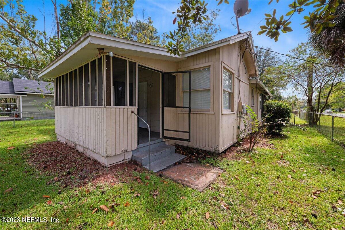 Property Photo:  2894 W 8th Street  FL 32254 