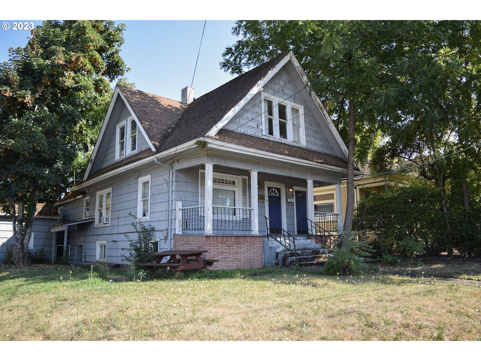 Property Photo: 1606 SE 50th Ave OR 97215