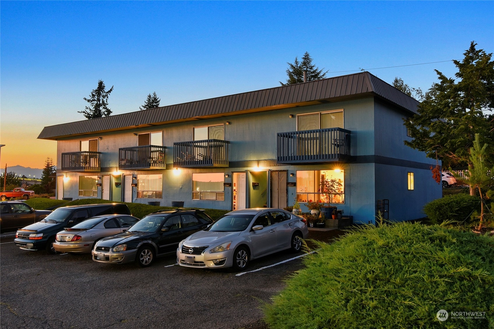 Property Photo:  811 Hayward Avenue 1-8  WA 98310 