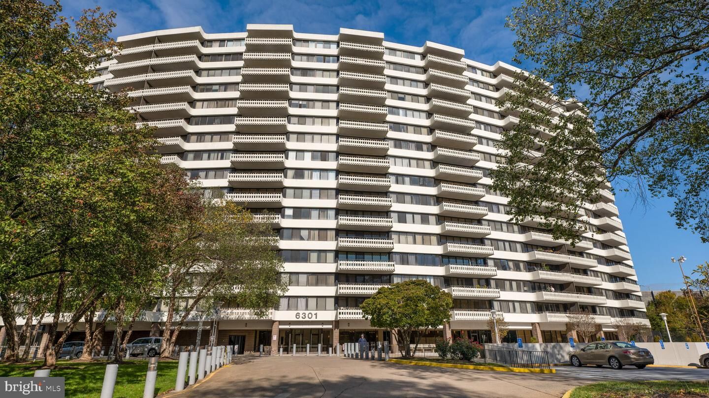 Property Photo: 6301 Stevenson Avenue 213 VA 22304