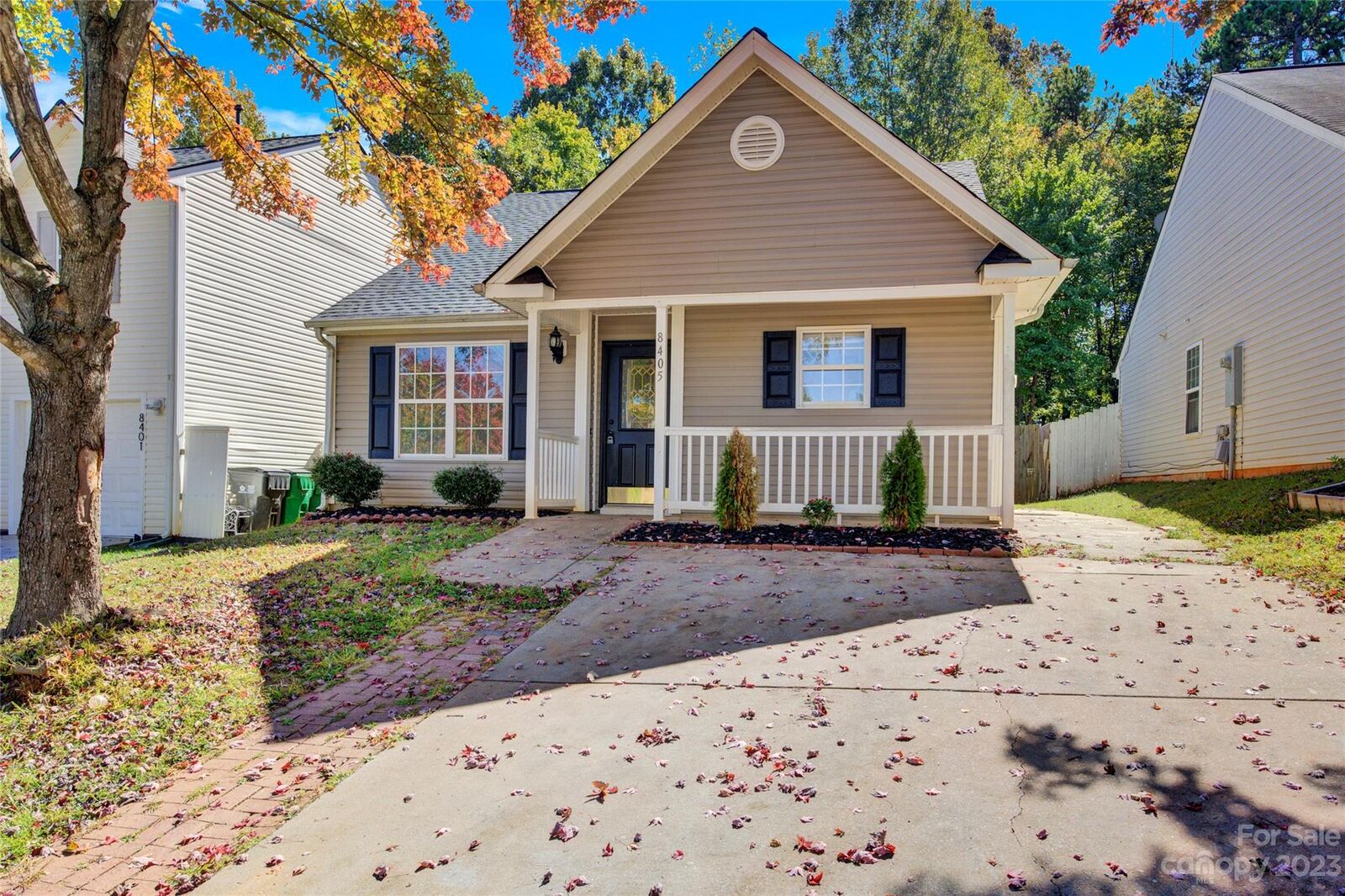 Property Photo:  8405 Kings Creek Drive  NC 28273 