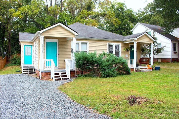 4225 &Amp 4227 Hiddenbrook Drive  Charlotte NC 28205 photo