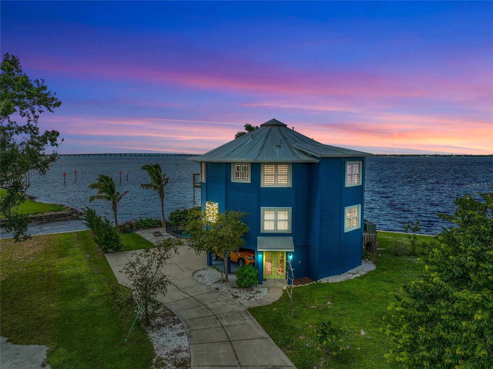 Property Photo: 321 Bayridge Place FL 33950