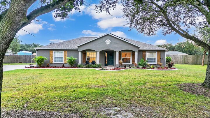 9335 Barrington Oaks Drive  Dover FL 33527 photo