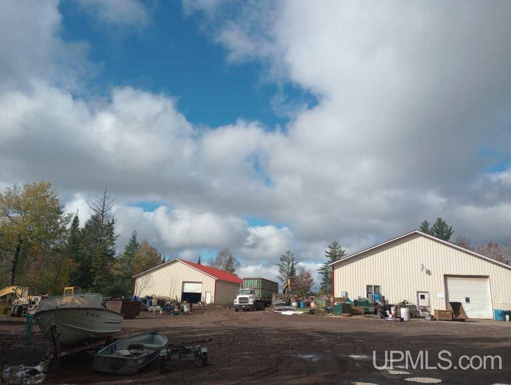 Property Photo: 54921 US41 Highway MI 49913