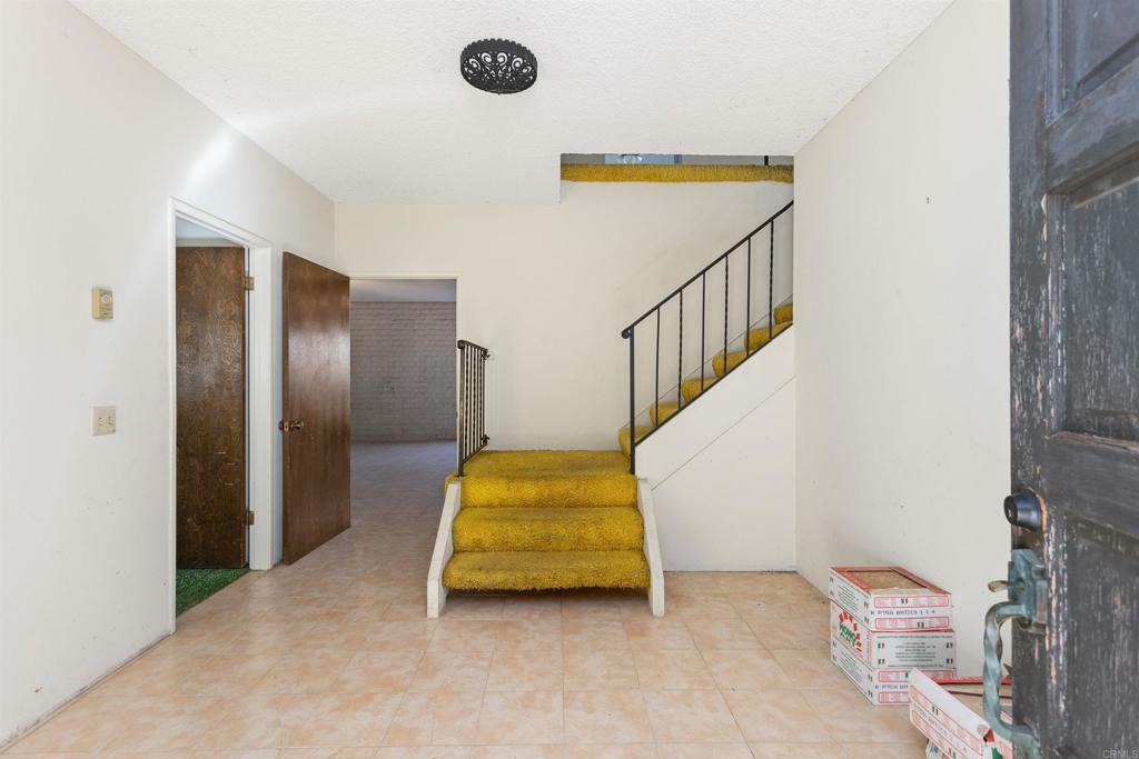 Property Photo:  1140 Evergreen Lane  CA 92084 