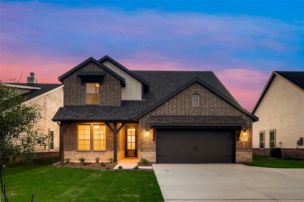 Property Photo: 525 Smith Road TX 76082