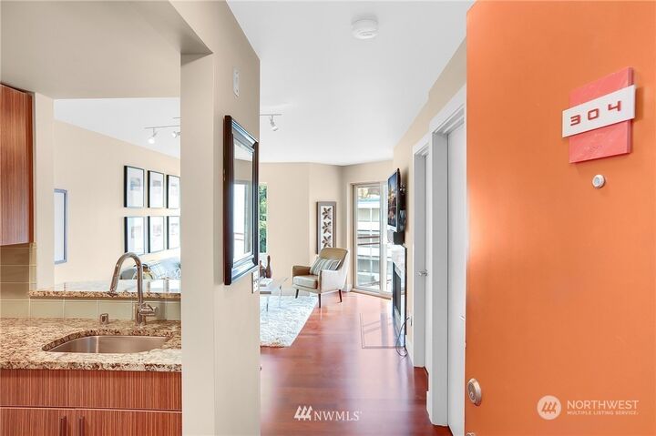 Property Photo: 711 E Denny Way 304 WA 98122
