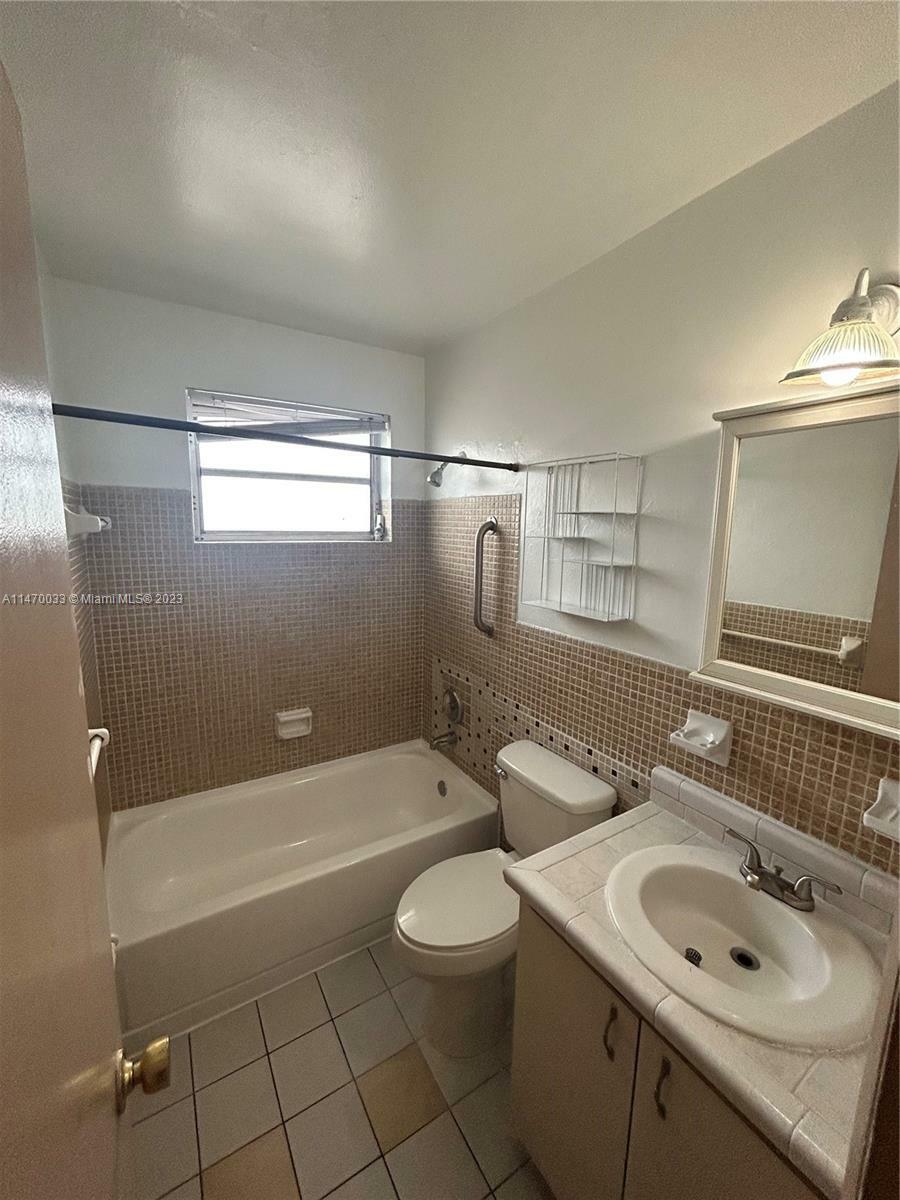 Property Photo:  1581 NE 8th St 8  FL 33033 