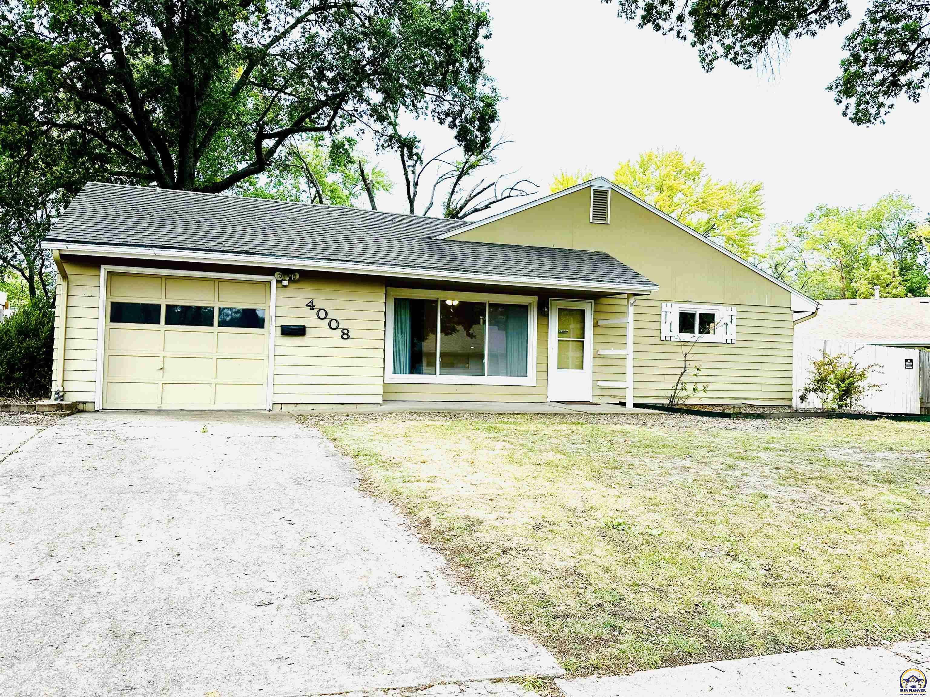 Property Photo:  4008 SW 28th Ter  KS 66614 