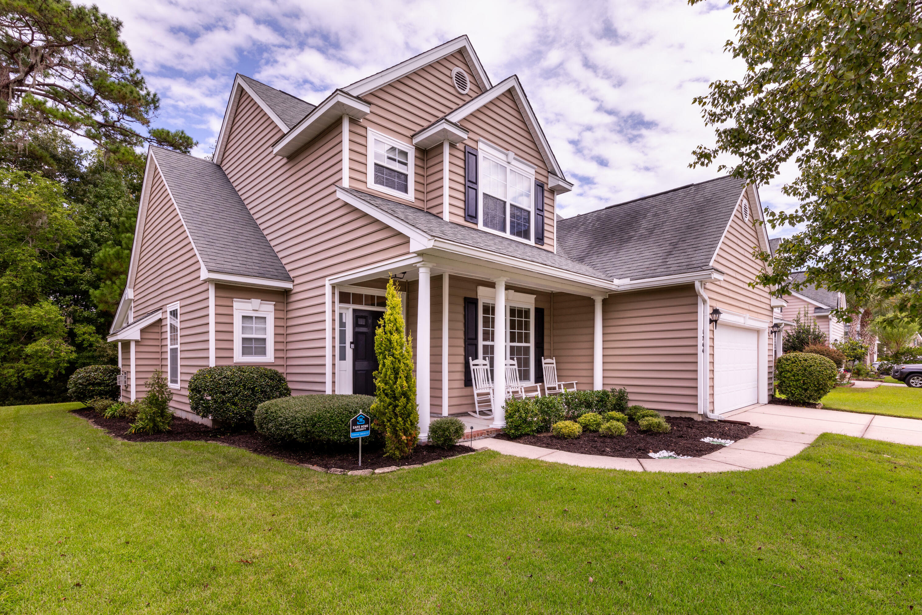 Property Photo: 1744 Waterbrook Drive SC 29414
