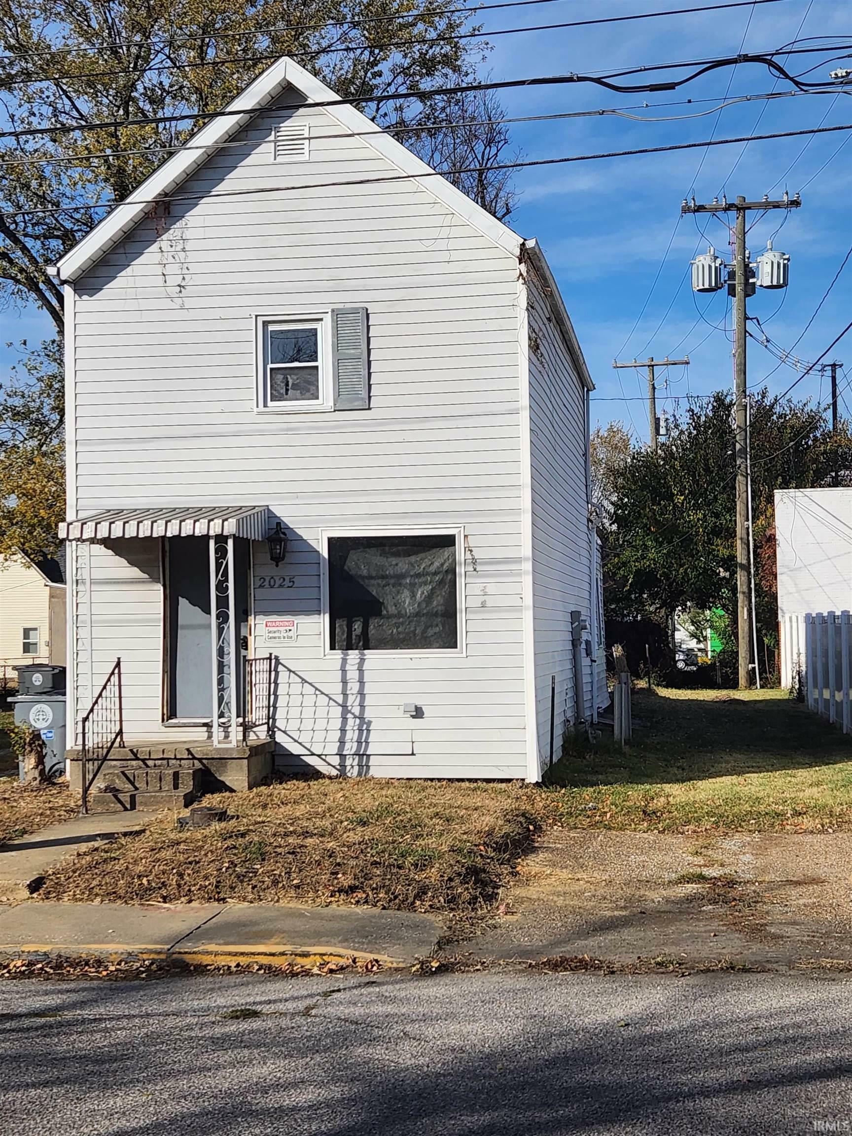 Property Photo:  2025 W Iowa Street  IN 47712-5228 