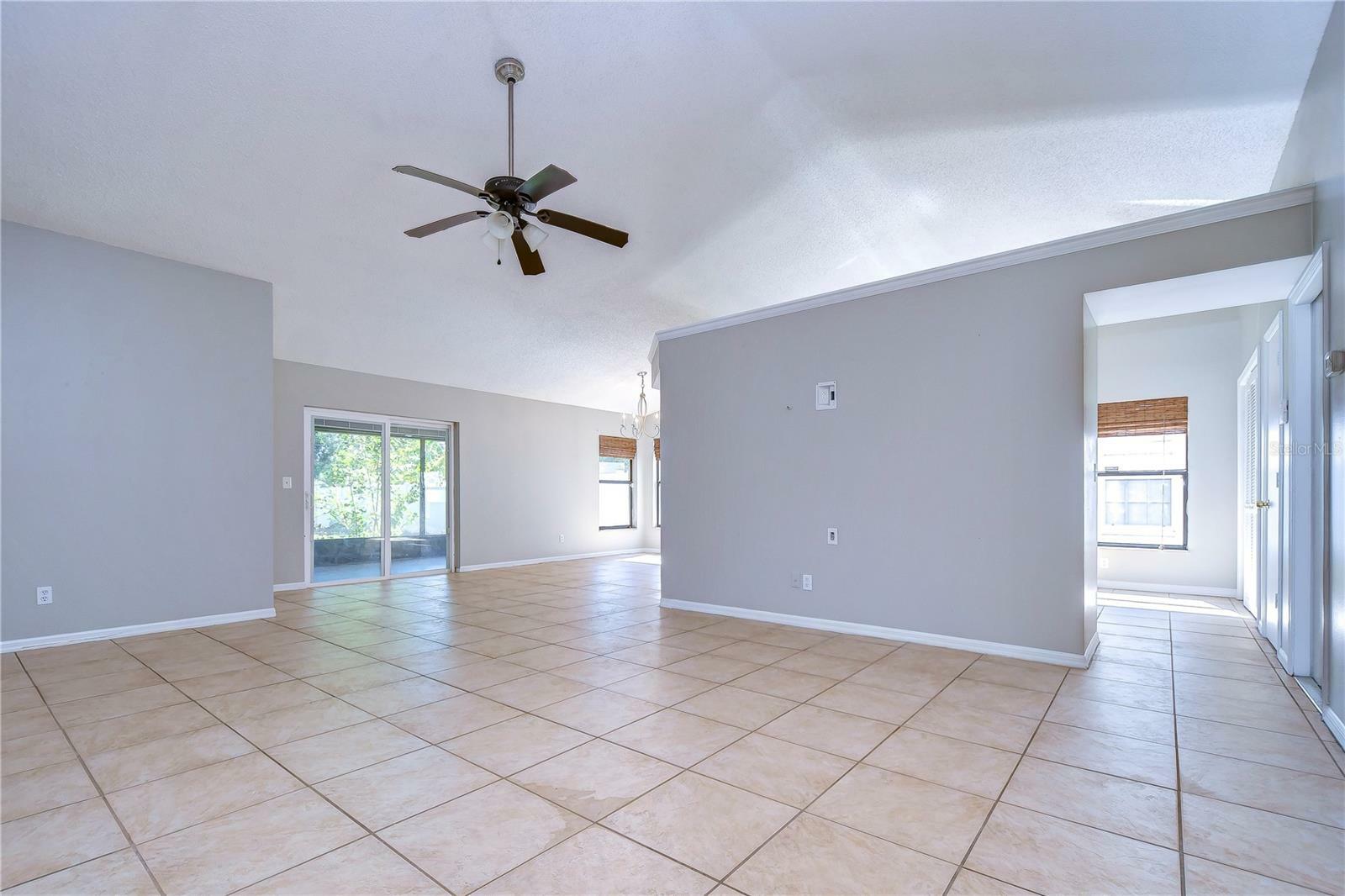 Property Photo:  1931 Erin Brooke Drive  FL 33594 