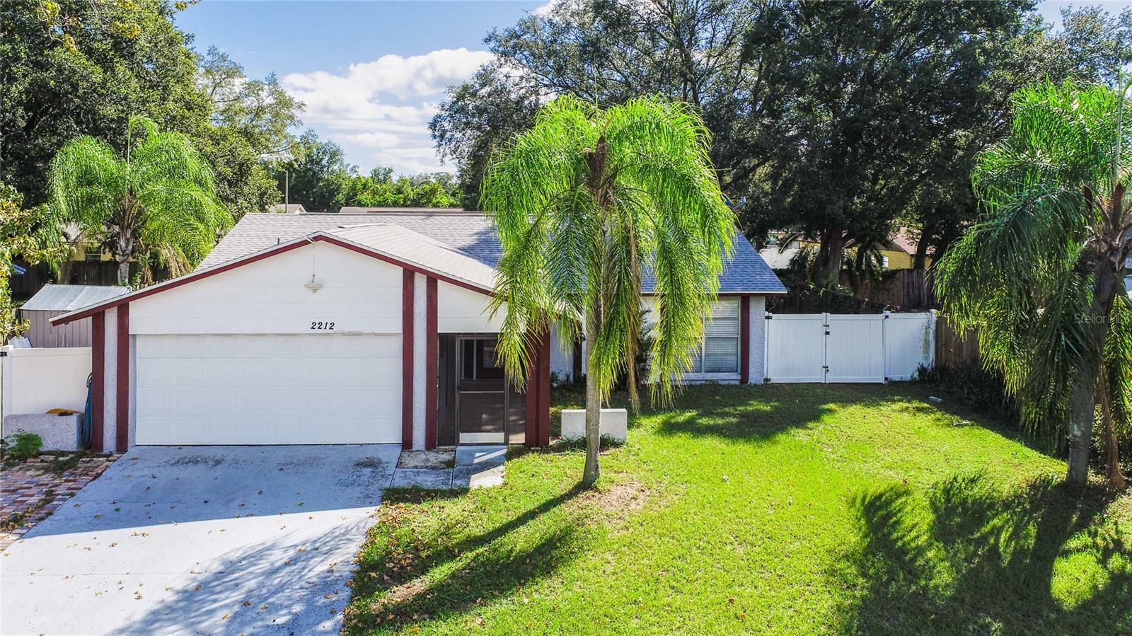 Property Photo:  2212 Shermont Place  FL 33511 