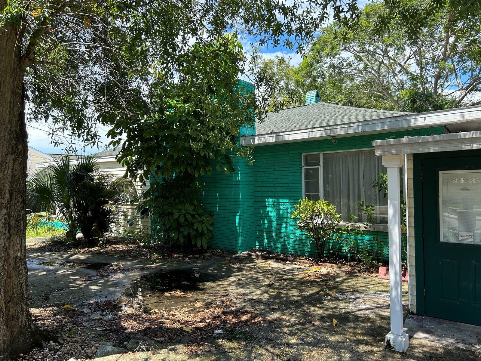 Property Photo:  1207 30th Avenue E  FL 34208 