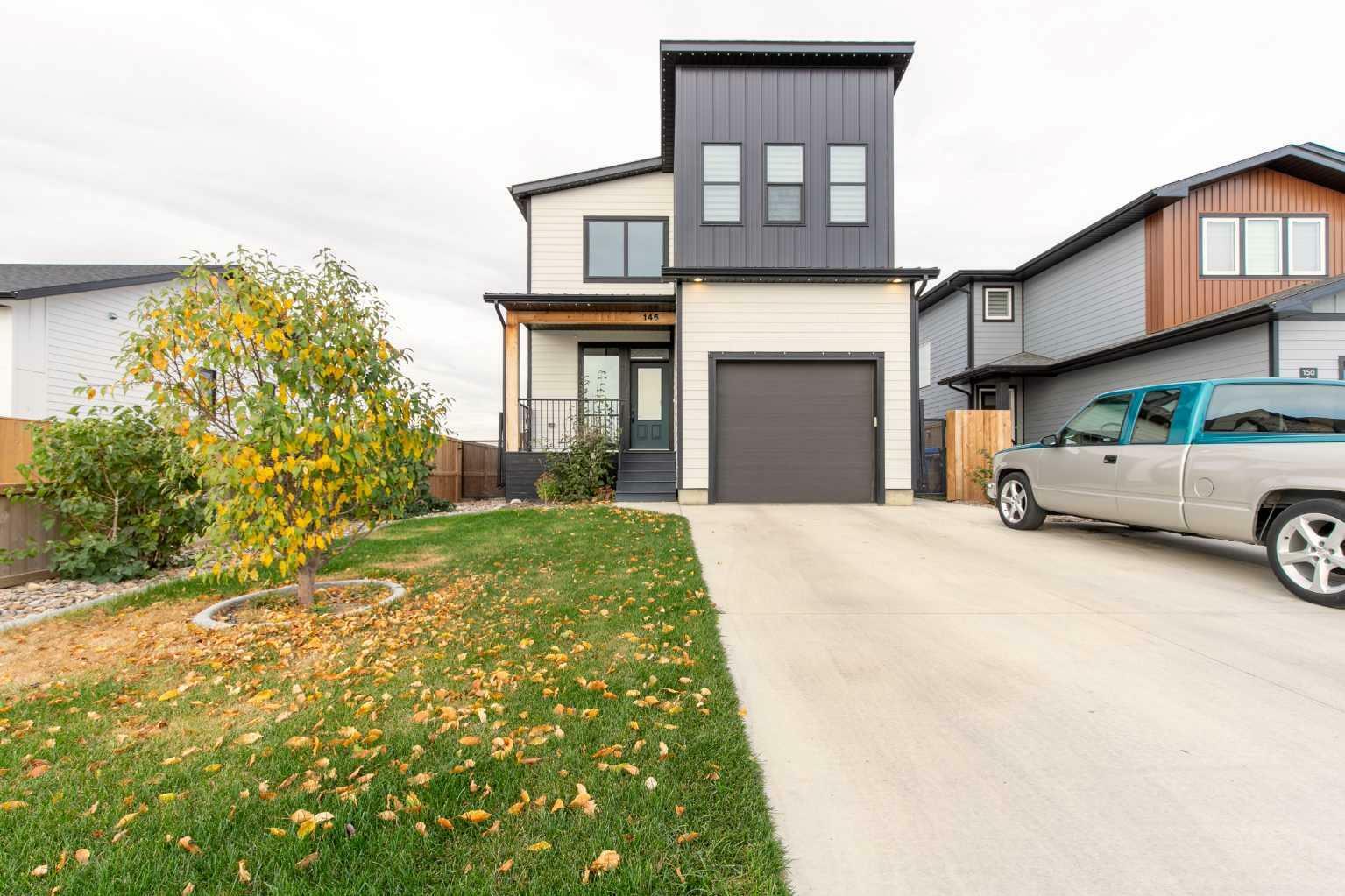 146 Prairie Gold Street  Taber AB T1G0G3 photo