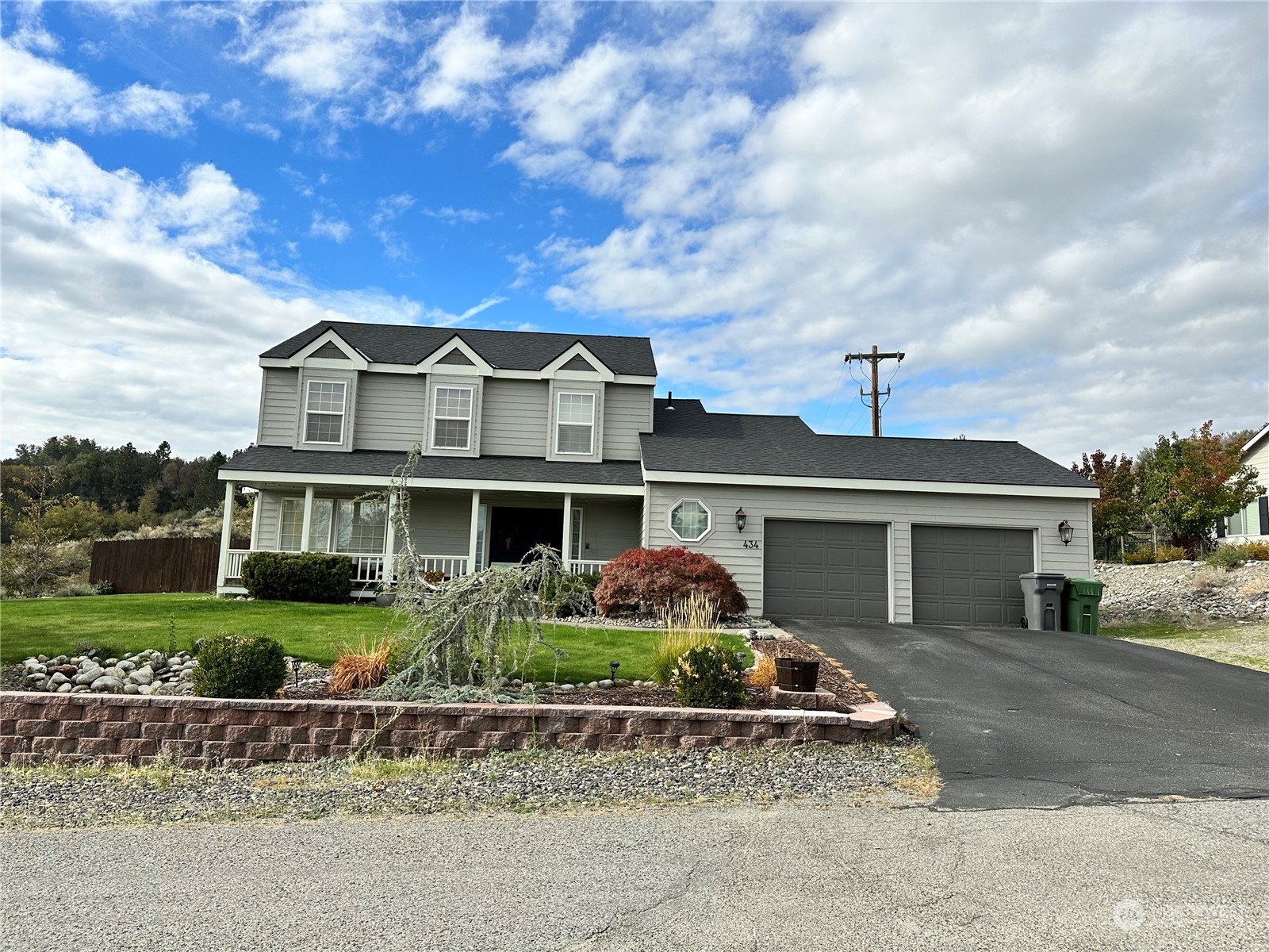 Property Photo: 434 Hillcrest Circle Drive WA 98841