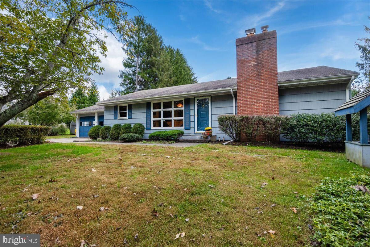 Property Photo:  11 Blue Ridge Road  NJ 08560 